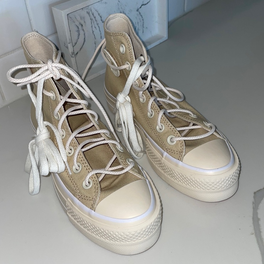Platform Converse High Tops Size 6 US Women (36.5 European) Color Oat Milk